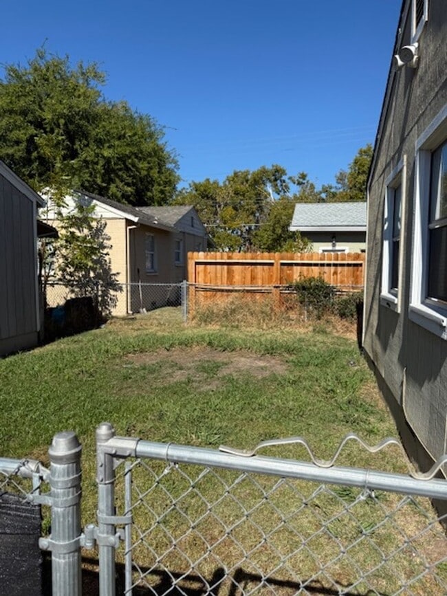 Building Photo - 2324 Edison Ave