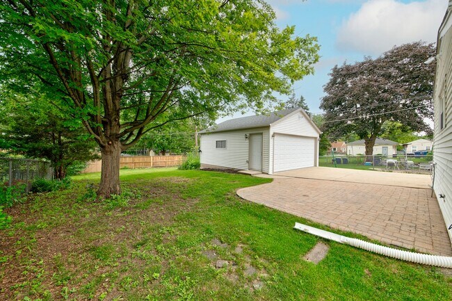 Building Photo - 384 S Wolf Rd