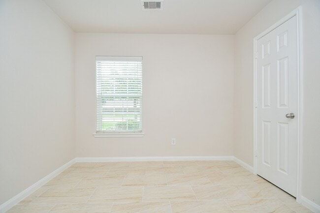 Building Photo - 17119 Hawks Landing Dr