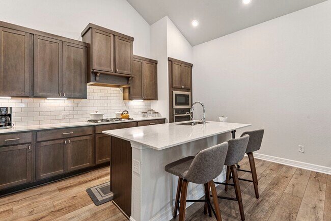 Building Photo - 9743 Birchwood Holw Trl