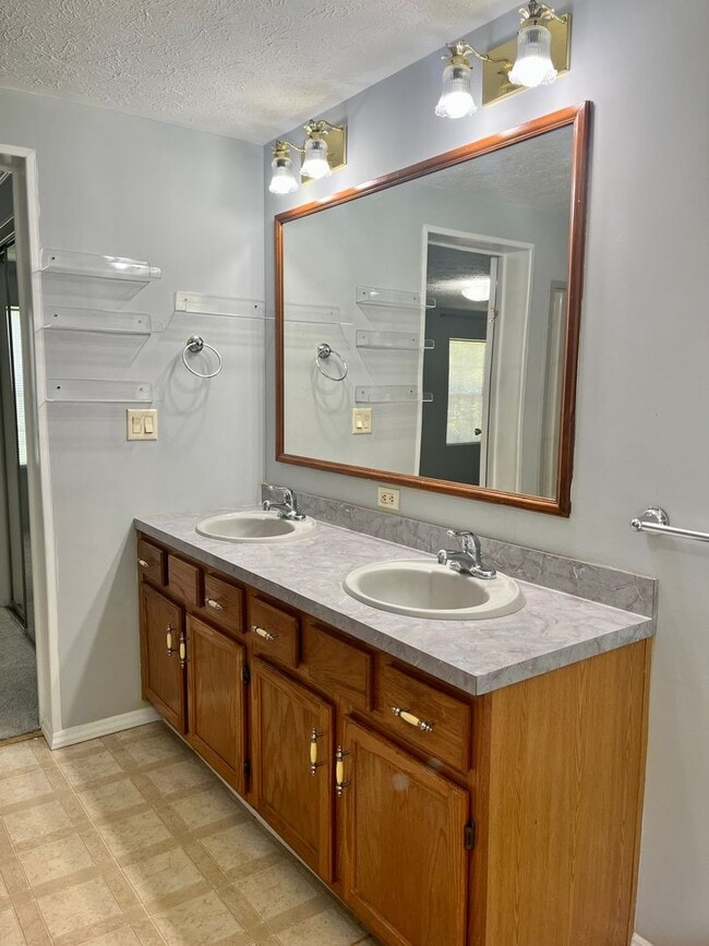 Building Photo - Spacious 3BR Home in Franklinton
