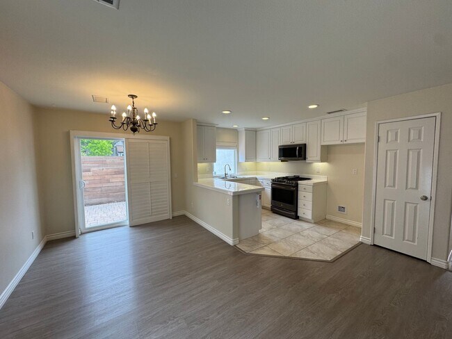Building Photo - Private Patio, Cozy Fireplace & Prime Thousand Oaks Location