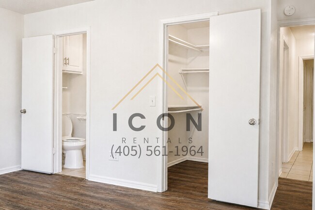 Building Photo - 515 N Robin Way