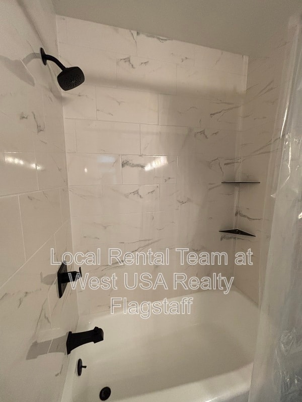 Building Photo - 2340 N Plateau Dr