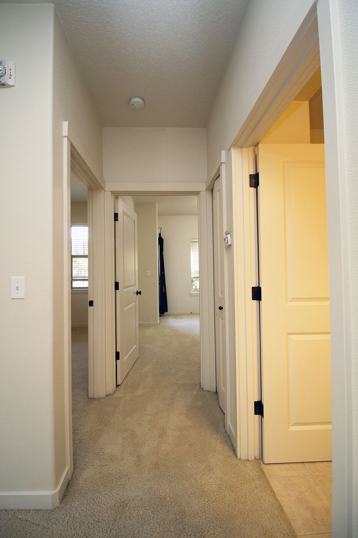 Building Photo - 690 NE Adwick Dr