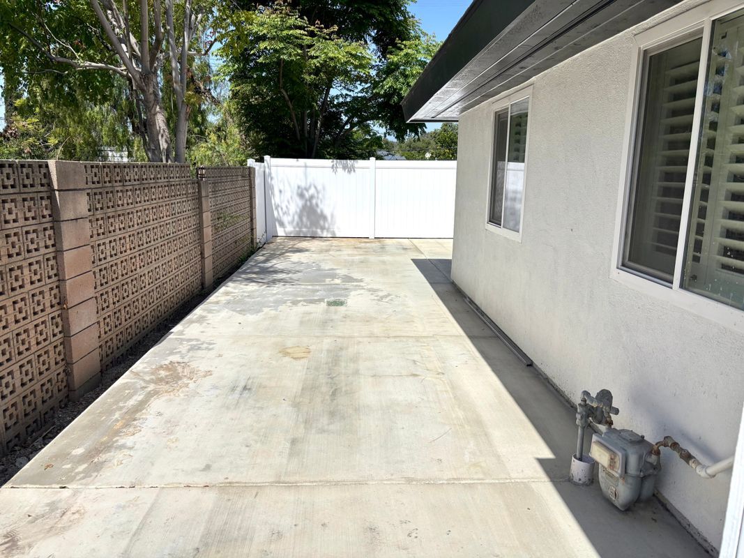 Building Photo - 2013 Victoria