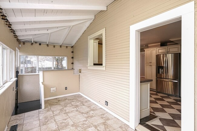 Building Photo - Charming 2 Bedroom, 1 Bathroom Chalet.