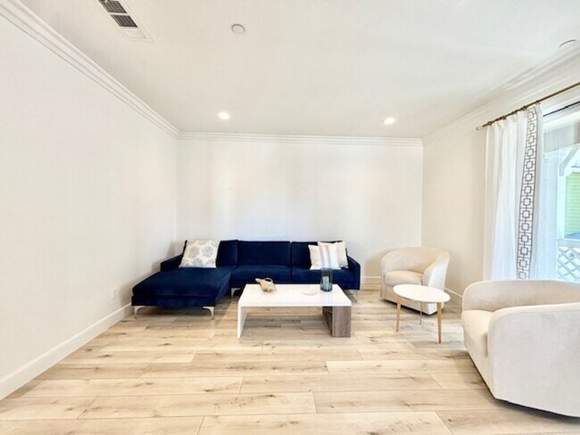 Building Photo - 4 Bedroom + 3.5 Bathroom Townhome | The Westerlies | Unfurnished