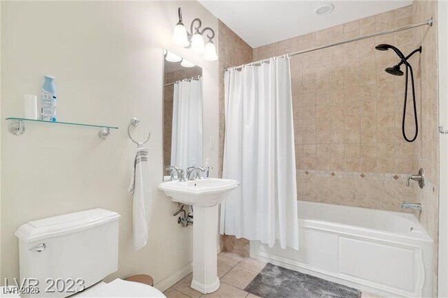 Building Photo - 2405 W Serene Ave