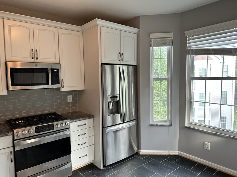 Building Photo - 20447 Chesapeake Sq