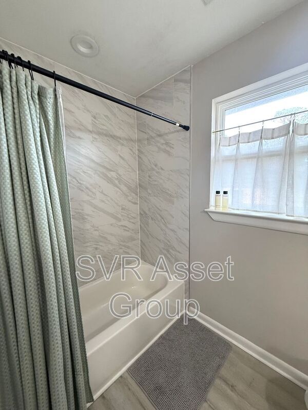 Building Photo - 1272 Arlingwood Ave