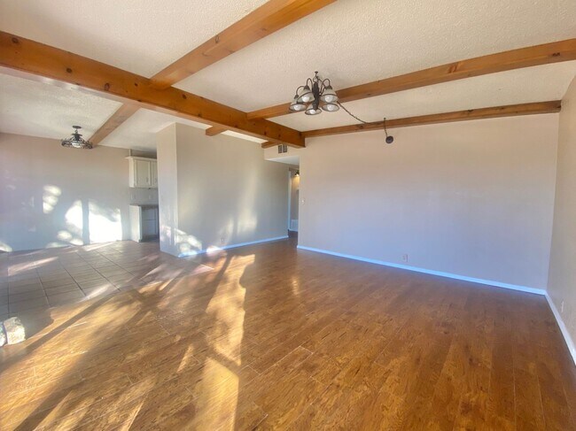 Building Photo - 3 bed 1 bath near WYCA now available