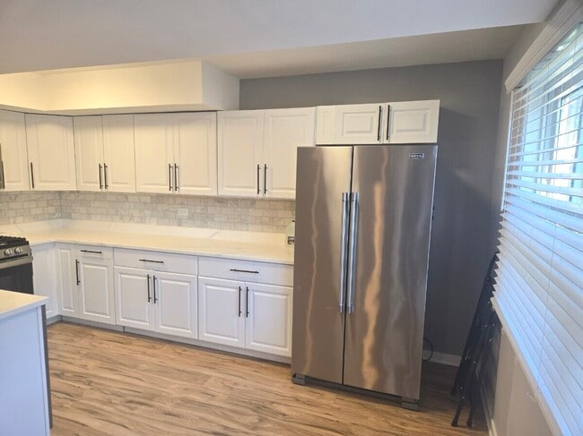 Building Photo - 360 W Inverrary Ln