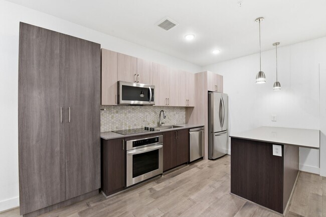 Building Photo - 4819 Caroline St