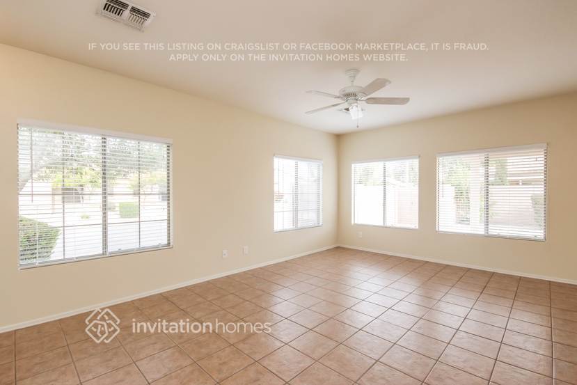 Building Photo - 2593 E Riviera Dr