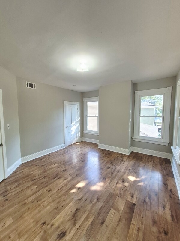 Building Photo - 3209 3rd Ave