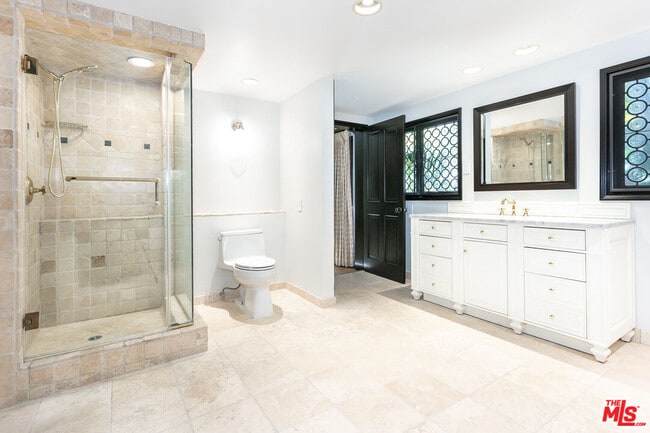 Building Photo - 806 N Alpine Dr