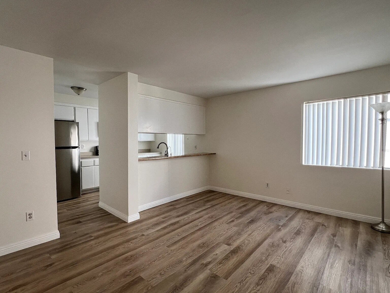 Building Photo - 598 W Huntington Dr