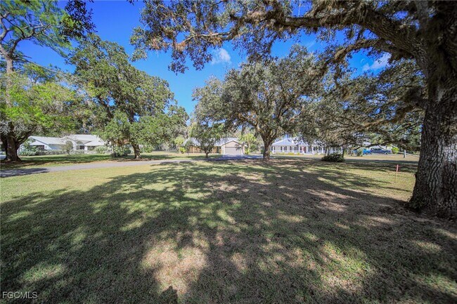 Building Photo - 1250 Riverbend Dr