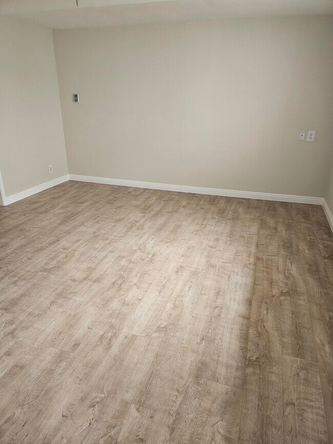 Living Room - 427 N Doheny Dr