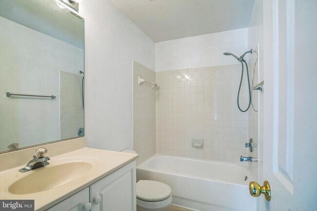 Building Photo - 3003 Mediterranean Dr