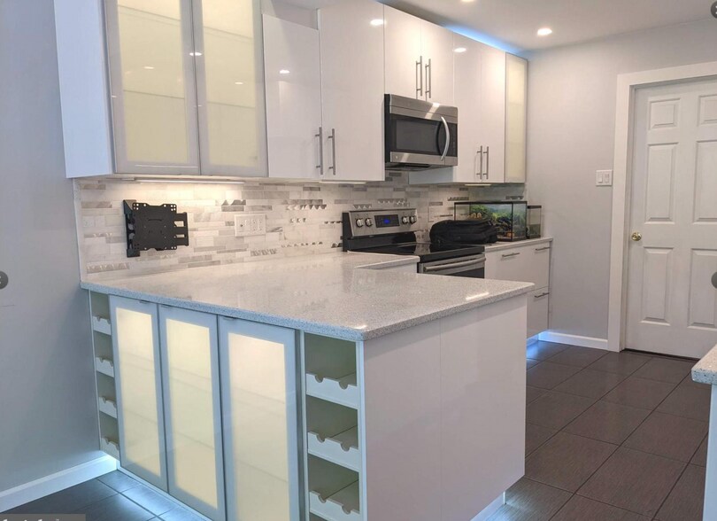 Building Photo - 3 Kaylin Cor