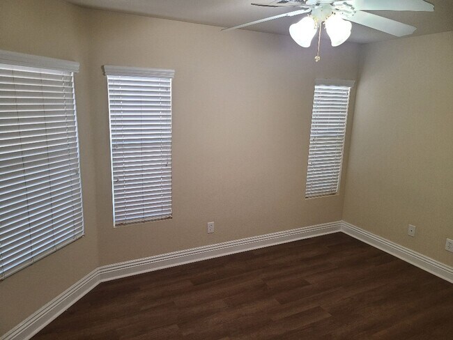 Building Photo - Amish #2