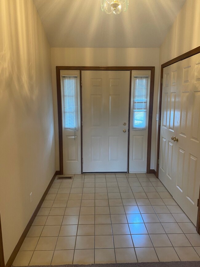 Building Photo - 2928 E Buckskin Dr