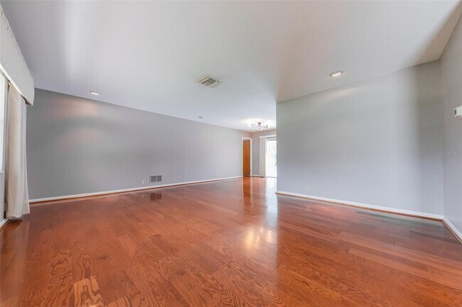 Building Photo - 308 Hernando Rd