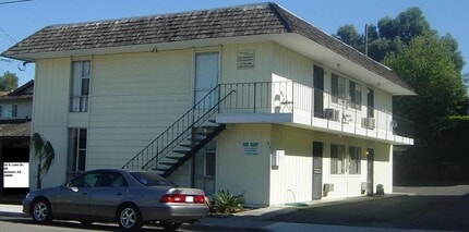Building Photo - 22 S Lake Dr