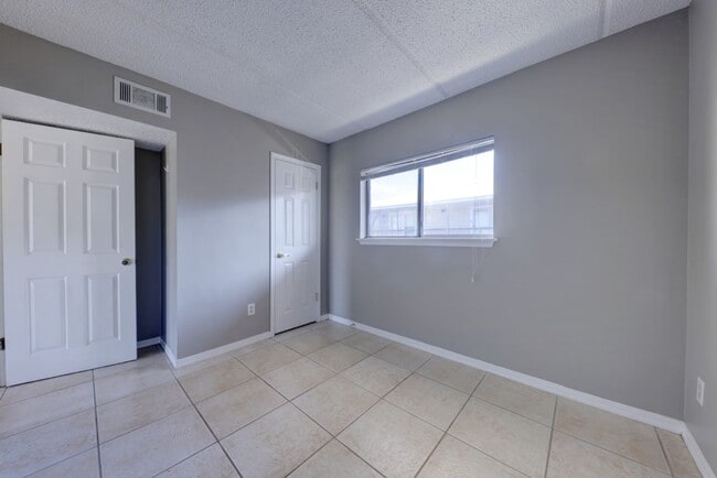 Building Photo - Ocean View From Balcony