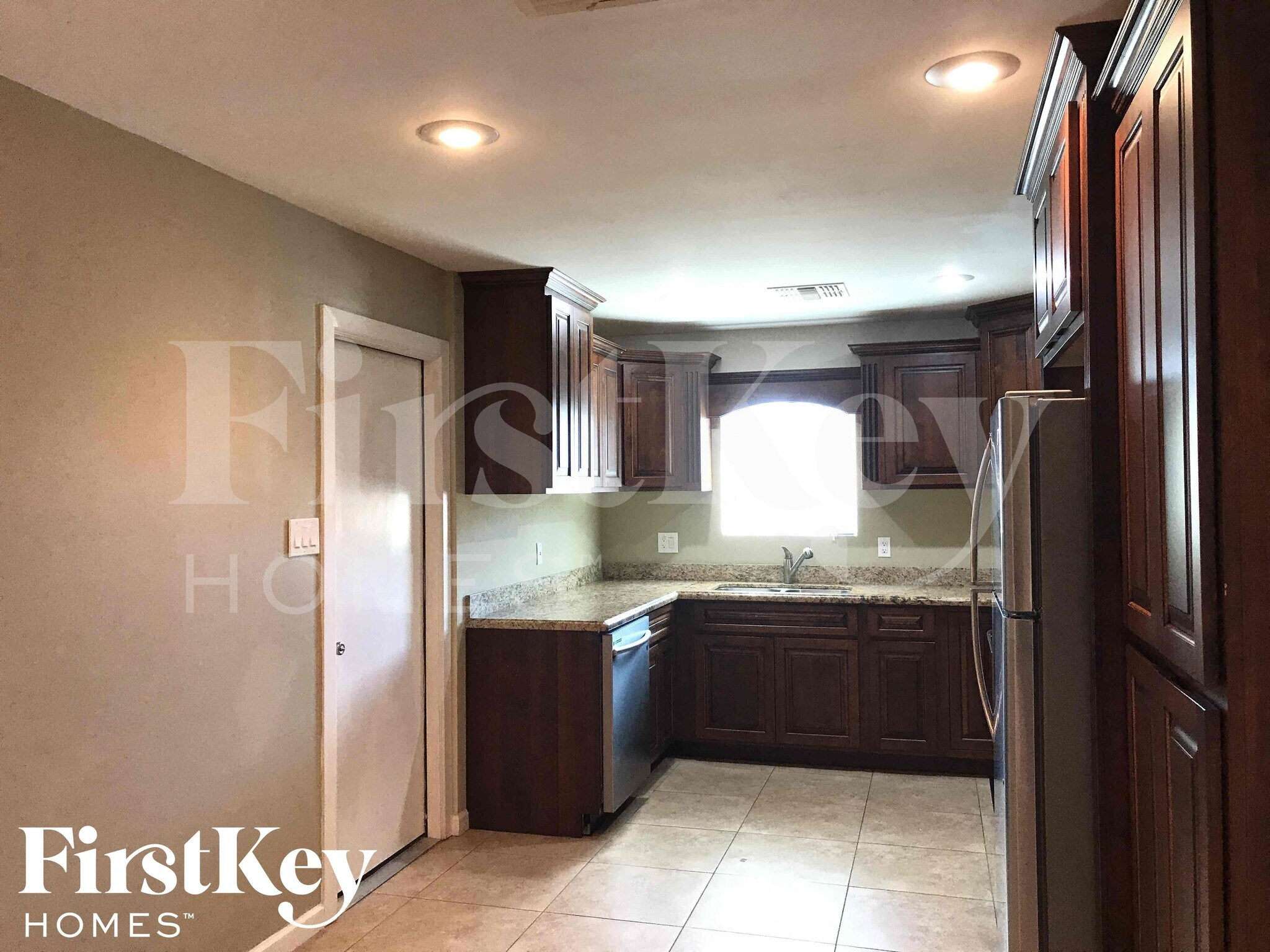 Building Photo - 8802 N 35th Dr