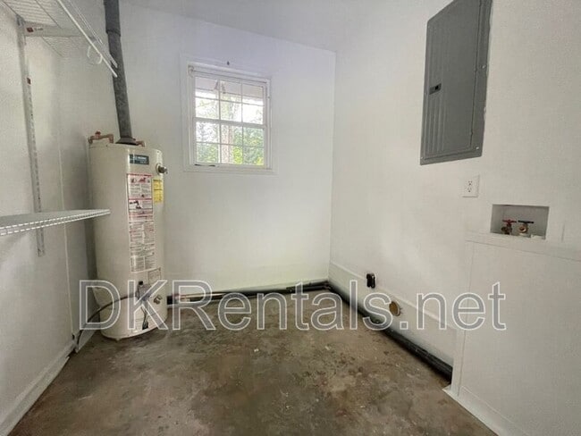 Building Photo - 521 Monroe Hwy