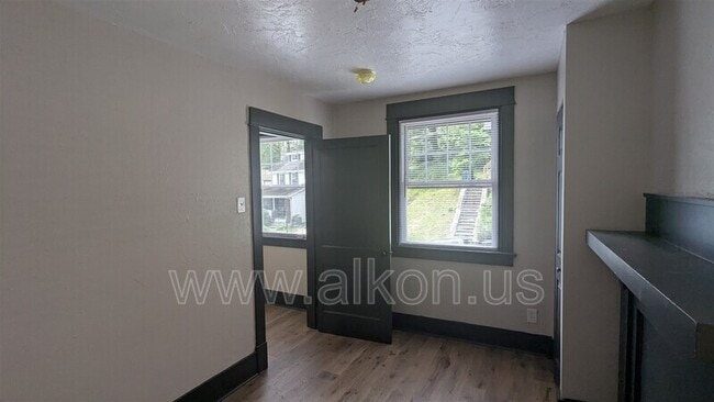 Building Photo - 3017 Glendale Ave