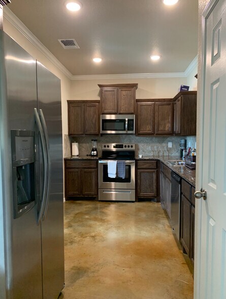 kitchen - 6902 Cassidy Ln