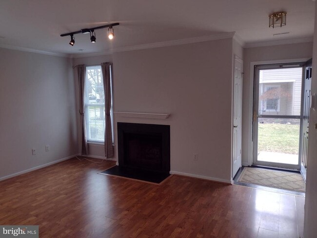 Building Photo - 83 Avon Ln