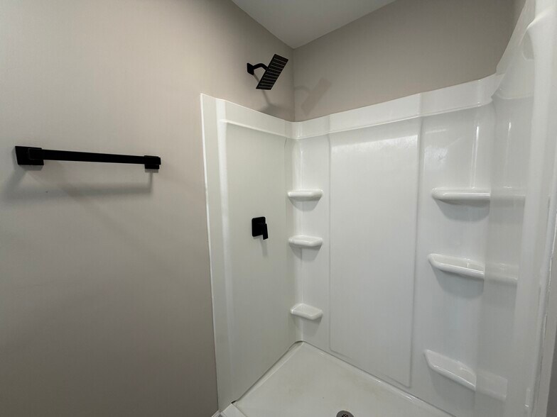 Building Photo - 308 Donna Ave