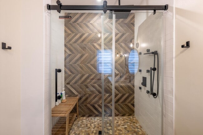 Building Photo - 139 W 4th Ave