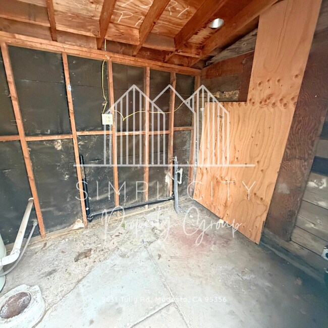 Building Photo - 5631 Tully Rd