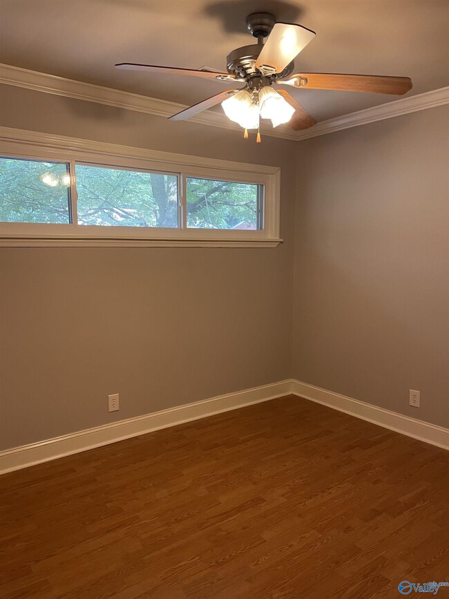 Building Photo - 505 Greenacres Dr NW