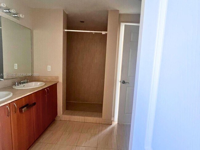 Building Photo - 2425 SW 27th Ave