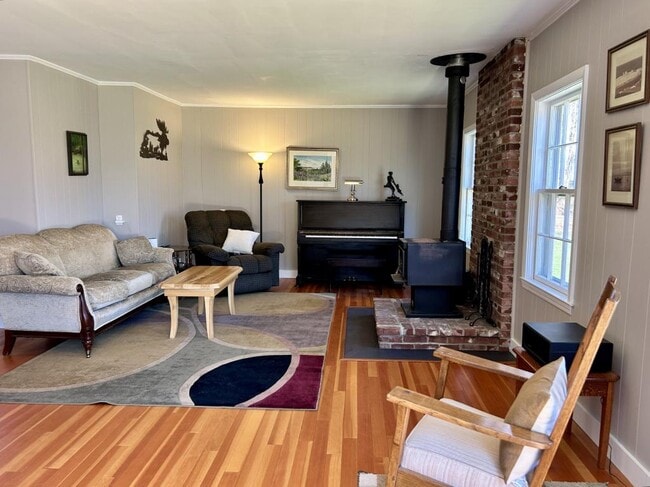 Building Photo - 337 ME-133