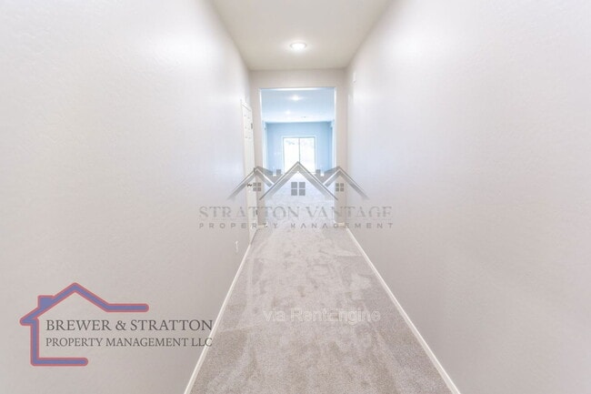 Building Photo - 495 E Rio Pl