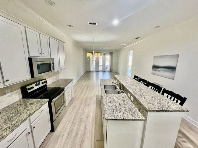 Building Photo - 2208 Summerwoods