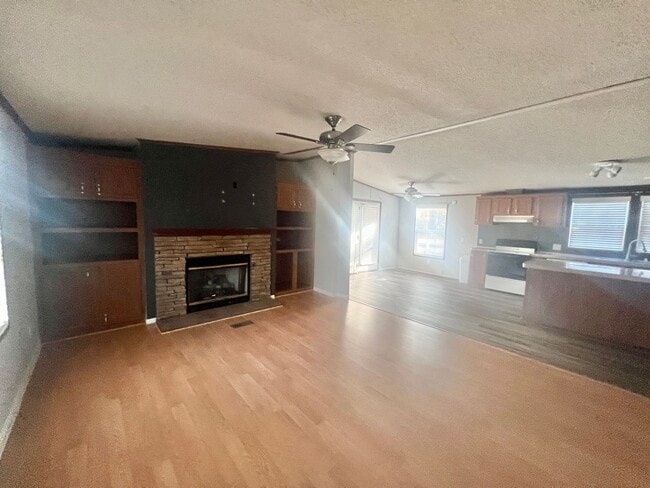 Building Photo - Peden Point/Mrytle Grove/Masonboro Loop South Wilmington  2 garage garage! Oak Trees! Covered Porch!