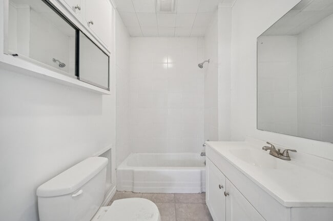 Building Photo - 411 N Roosevelt Ave