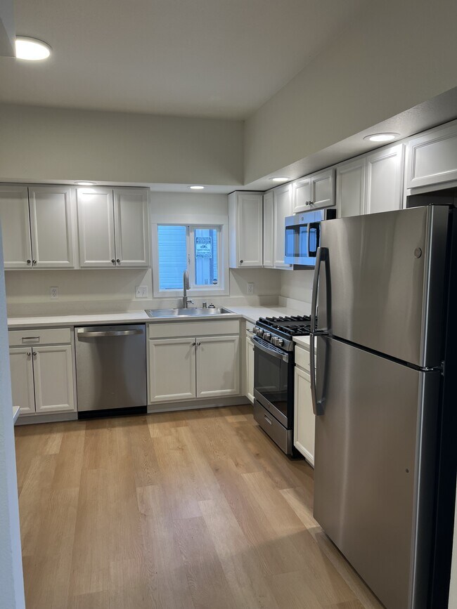 Building Photo - 2214 Valencia St