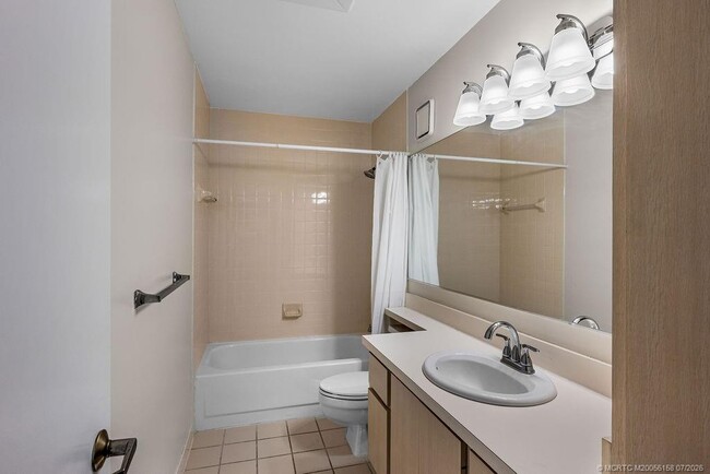 Building Photo - 2905 SW Lakemont Pl
