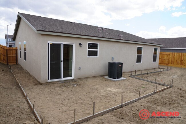 Building Photo - Energy-Efficient 3 Bed / 2 Bath Home with Solar, Garage & Full Kitchen Appliances