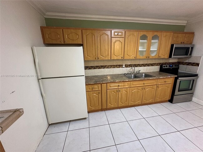 Building Photo - 1770 NE 148th St